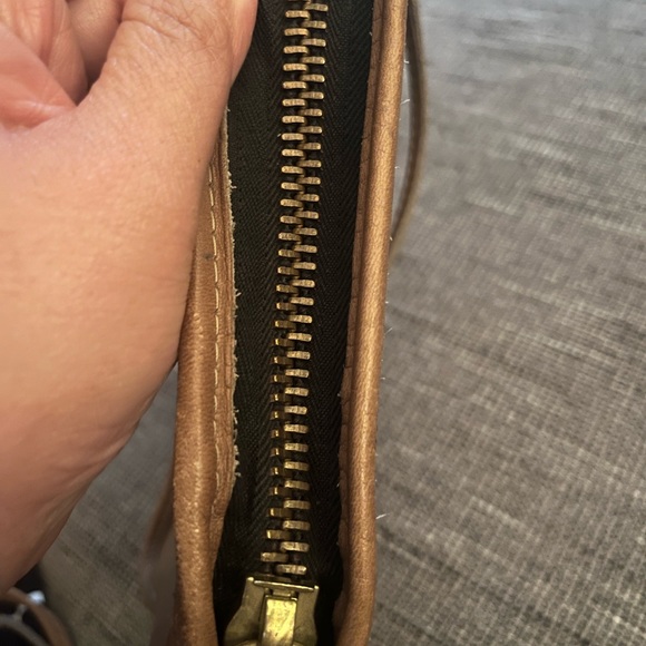 Vintage American Classics Leather Tan Crossbody Purse - Picture 9 of 11